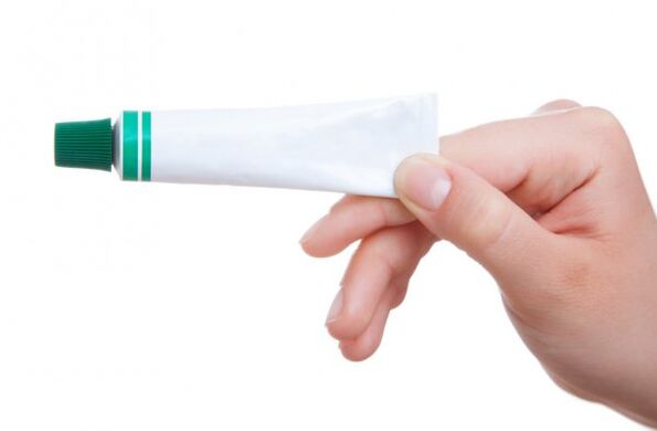 medicamento en forma de crema para el tratamiento de hongos en las uñas de los pies